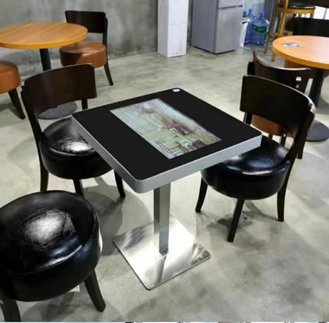 레스토랑  광고 선수 터치 커피 테이블을 위한 혁신 지능형 터치 무선 충전기 LCD 디스플레이 터치 테이블
