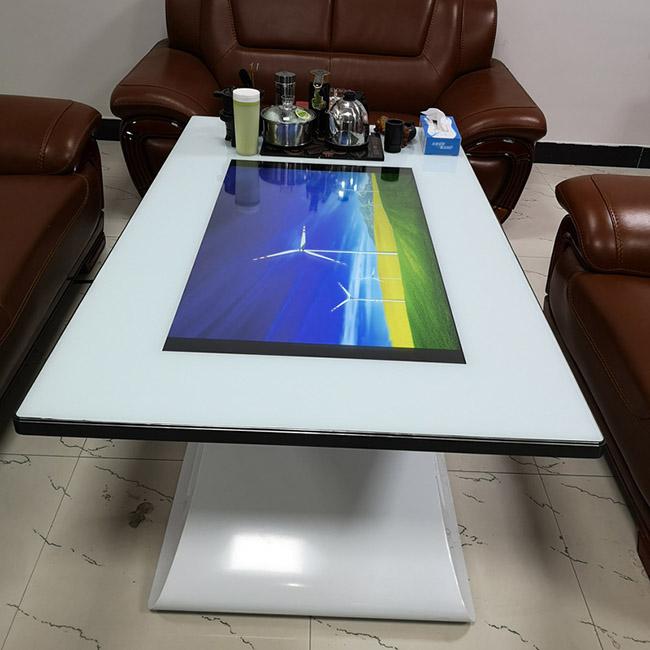 커피 모임 테이블을 위한 디스플레이 다중 터치 스크린 키오스크를 광고하는 43 인치 터치스크린 상호 작용하는 현명한 테이블 LCD